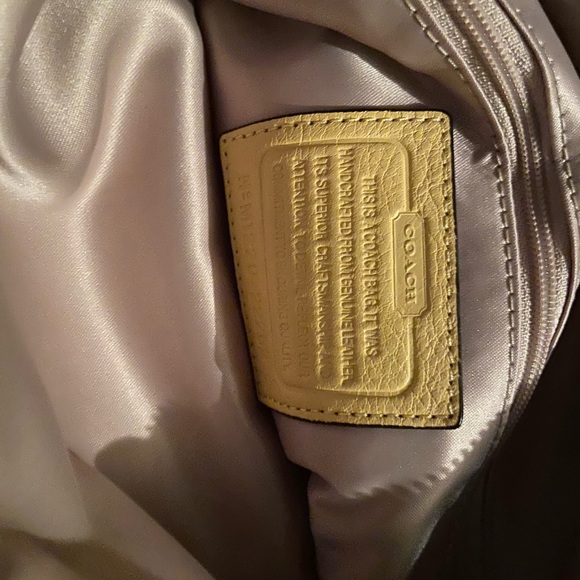 Coach Madison Sabrina satchel handbag in a soft yellow leather butter yellow - Picture 4 of 12